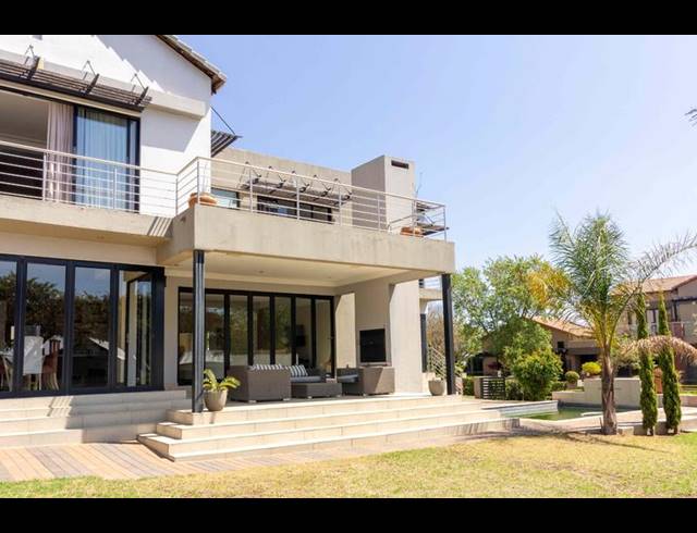 5 BEDROOM HOUSE FOR SALE IN COPPERLEAF ESTATE